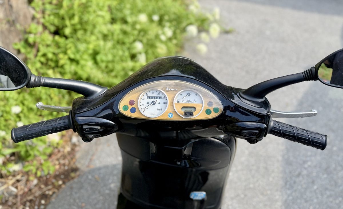 Vespa Scooter: Vespa ET 4 125 schwarz inkl. Topcase – Difettoso da Chur venduto da bargilimiu 3