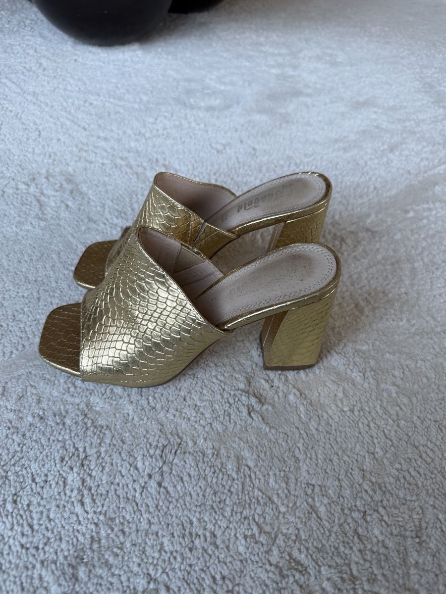 Scarpe da donna: Gold mules, size 37 – Usato da Dübendorf venduto da ilianalou