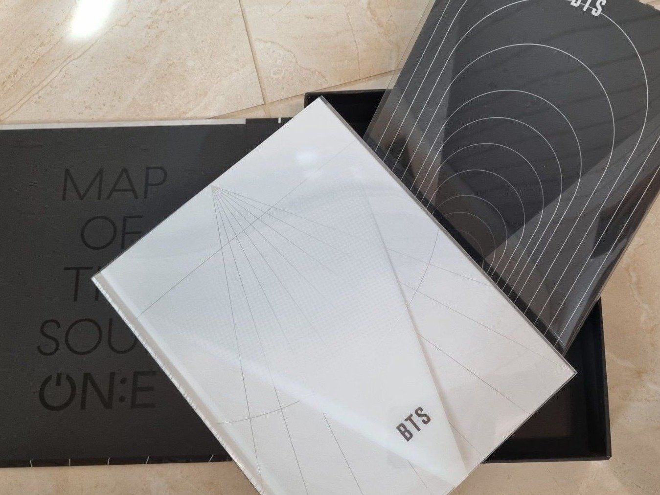Libri: BTS Photobook ON:E – Nuovo (secondo la descrizione) da Treycovagnes venduto da crapusagi99 2