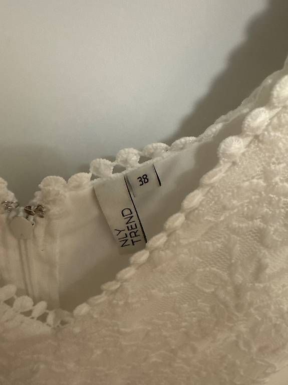 Vestiti: Nly Trend Kleid weiss Grösse M/38 – Usato da Pfäffikon SZ venduto da Melanie335 1