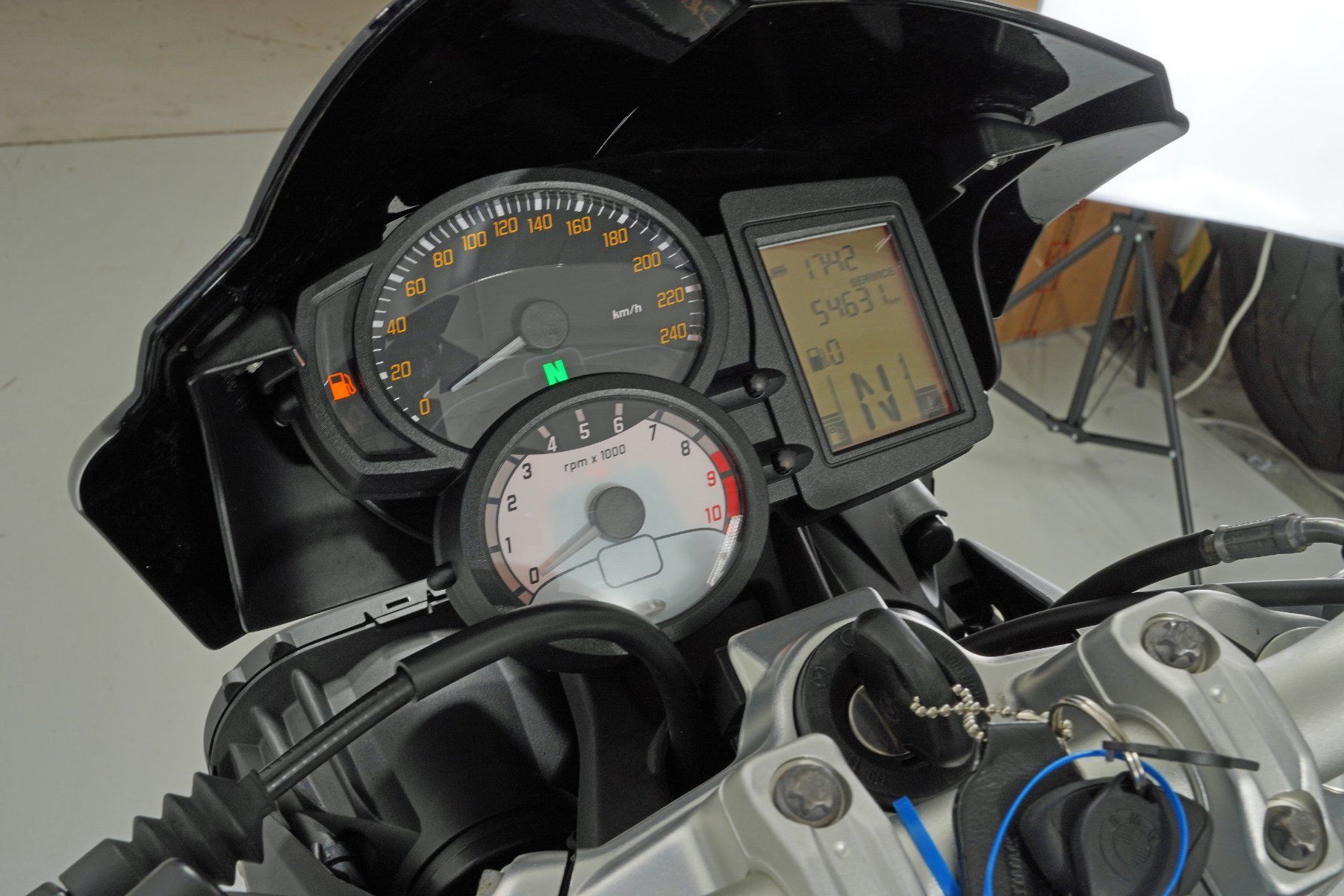 BMW Strasse: BMW F800R – Gebraucht aus Winterthur von MCW 8