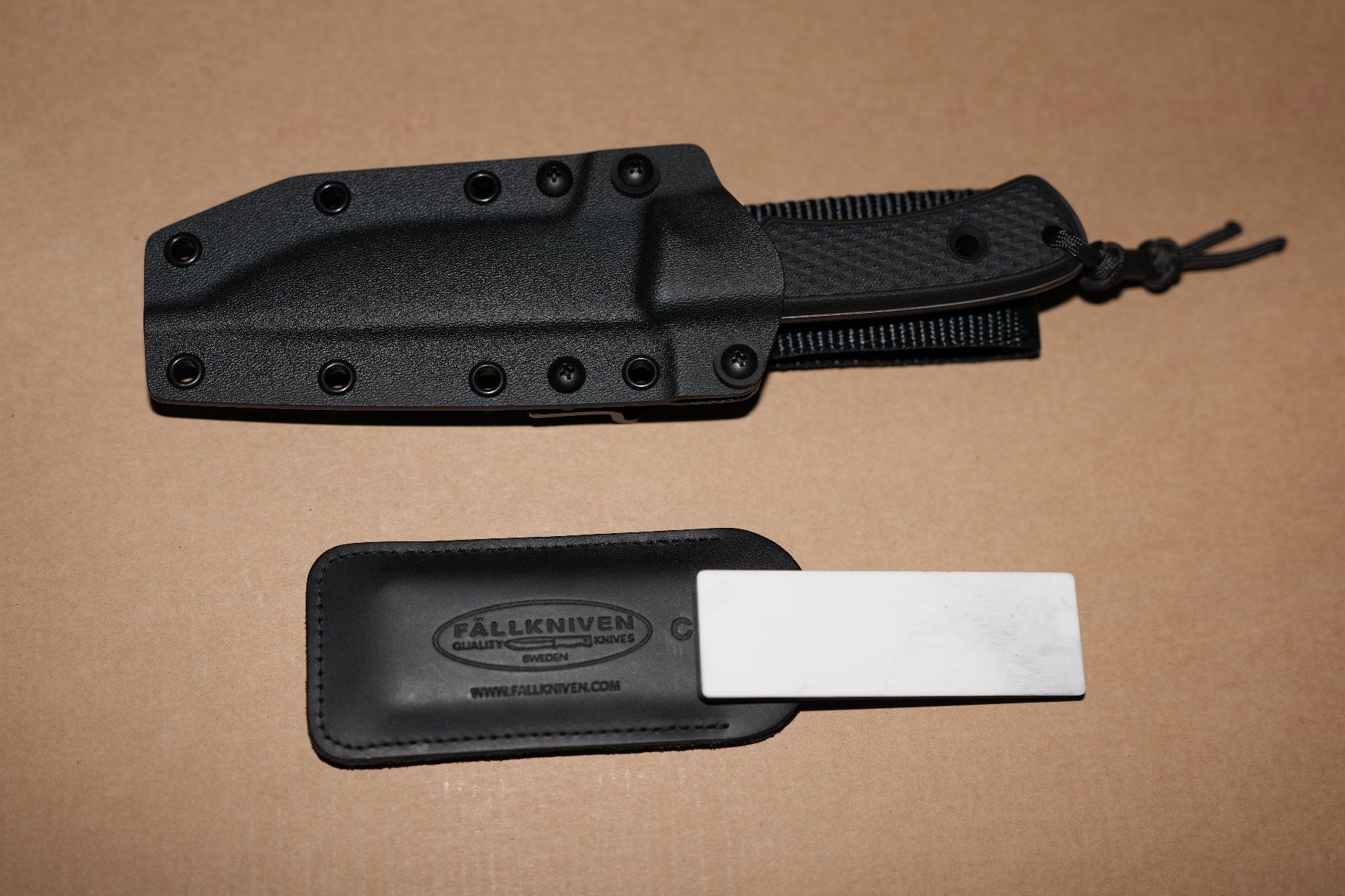 Couteaux militaires: TRC Knives South Pole, Black DLC Vanadis 4 – Neuf (Voir description) à Zürich par Verkaufen-Schweiz
