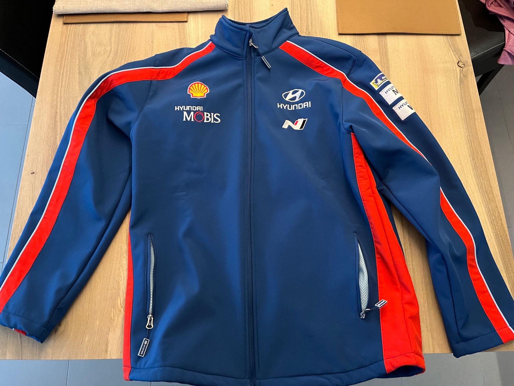 Giacche: Hyundai N Jacke, Softshell, Top Zustand – Nuovo (secondo la descrizione) da Rüfenach AG venduto da luciferus 2