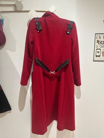Roter Wintermantel, tailliert, Grösse S - Blickfang!