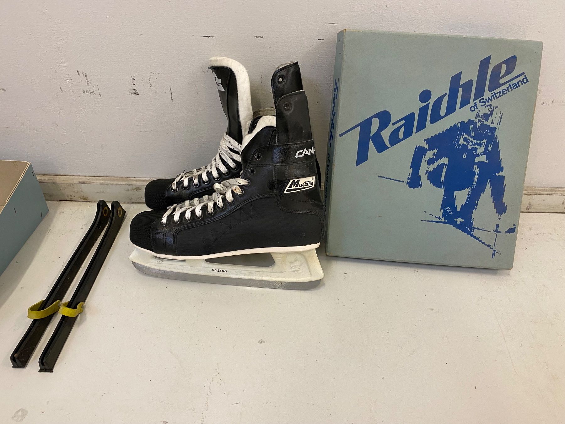 Ccm Schlittschuhe: Schlittschuhe Grösse 46 mit Schutz Raichle – Gebraucht aus Eschlikon TG von ArtRec