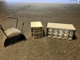 Kleinteilemagazin 2 Stk und Metallgefaesse