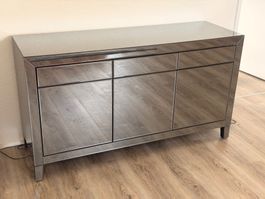 Sideboard mit Spiegelglas Oberfläche gebraucht guter Zustand