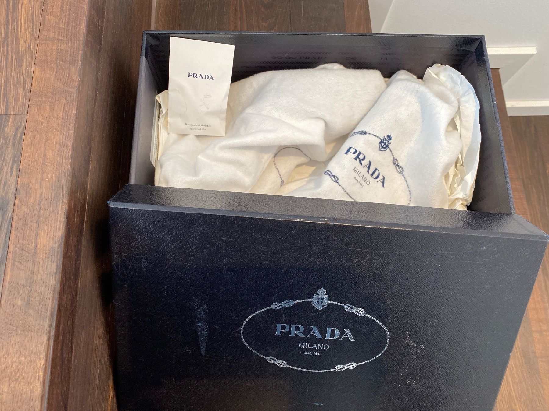 Prada Scarpe da donna: Prada pumps, schwarzes Velourleder, Gr.37 – Usato da Adliswil venduto da mun_k9pf 4