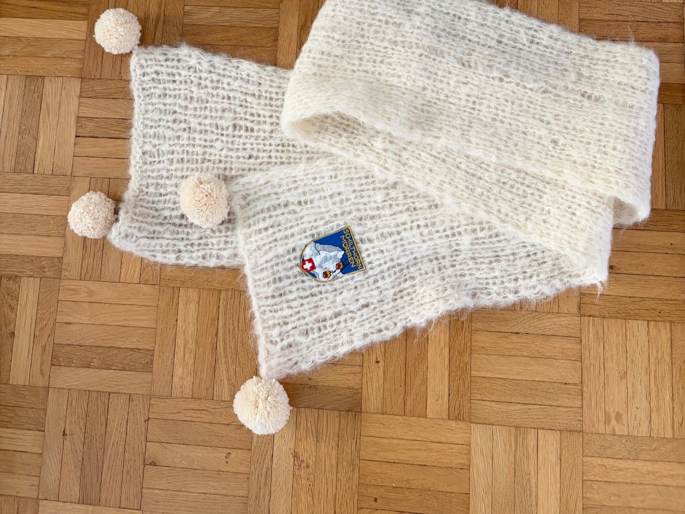 Foulards & écharpes: Strickschal mit Pompon – D'occasion à Luzern par Lampion 1