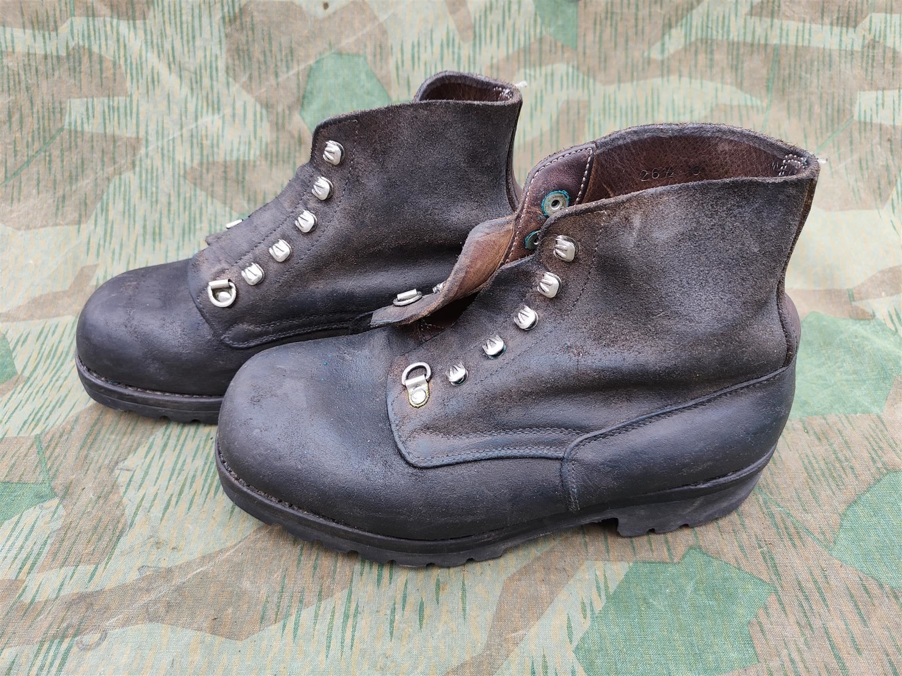 Scarpe da donna: Bergschuhe Mod. 1970, Grösse 26.5 6 – Usato da Bauma venduto da SwissMilitaria 2