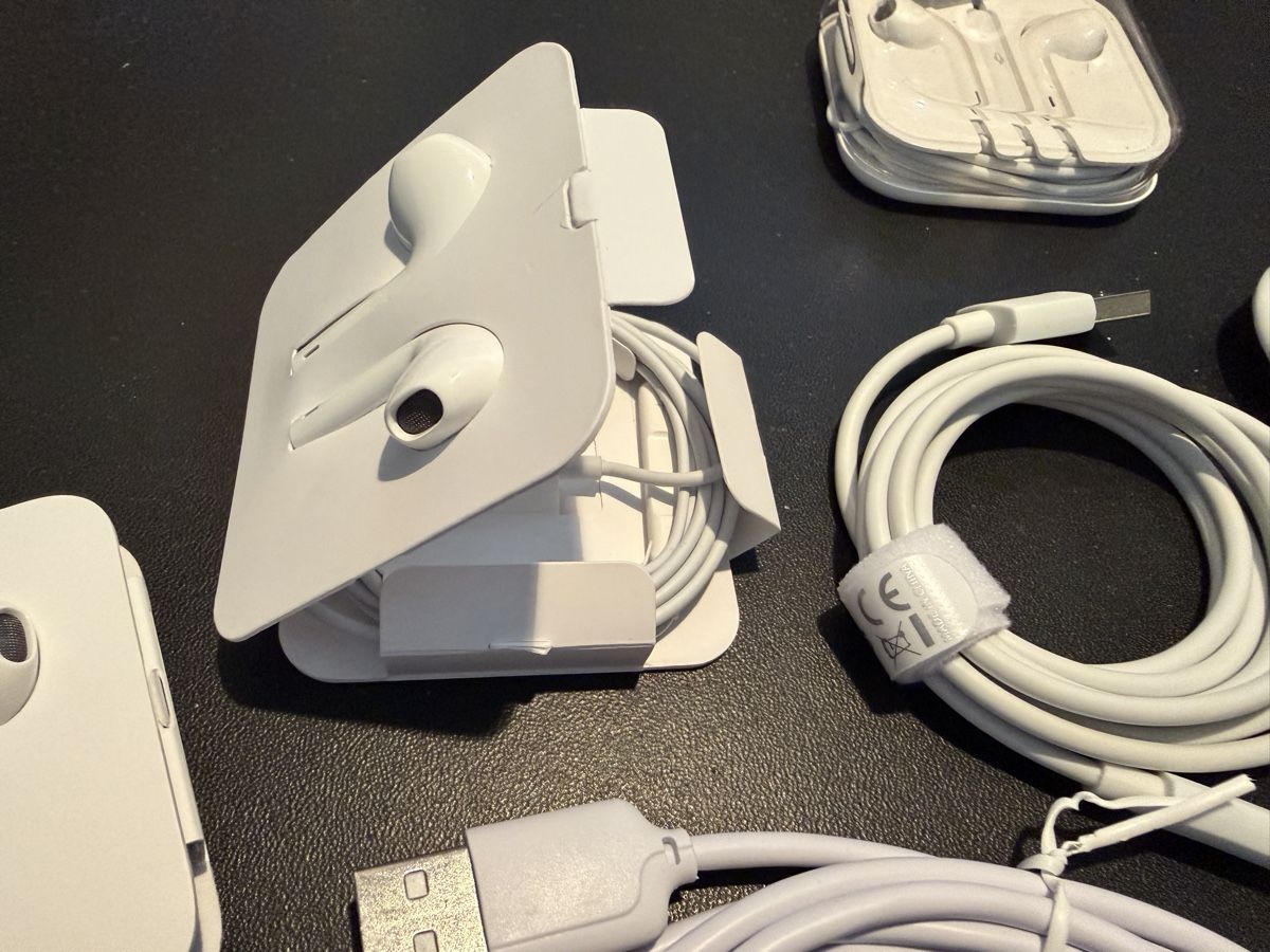 Cavi: Écouteur et câble Lightning pour iPhone – Nuovo e nell'imballaggio originale da grenchen venduto da gogol-009 4