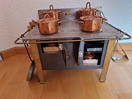 Nostalgie Spielzeug Kochherd mit Kupferpfannen