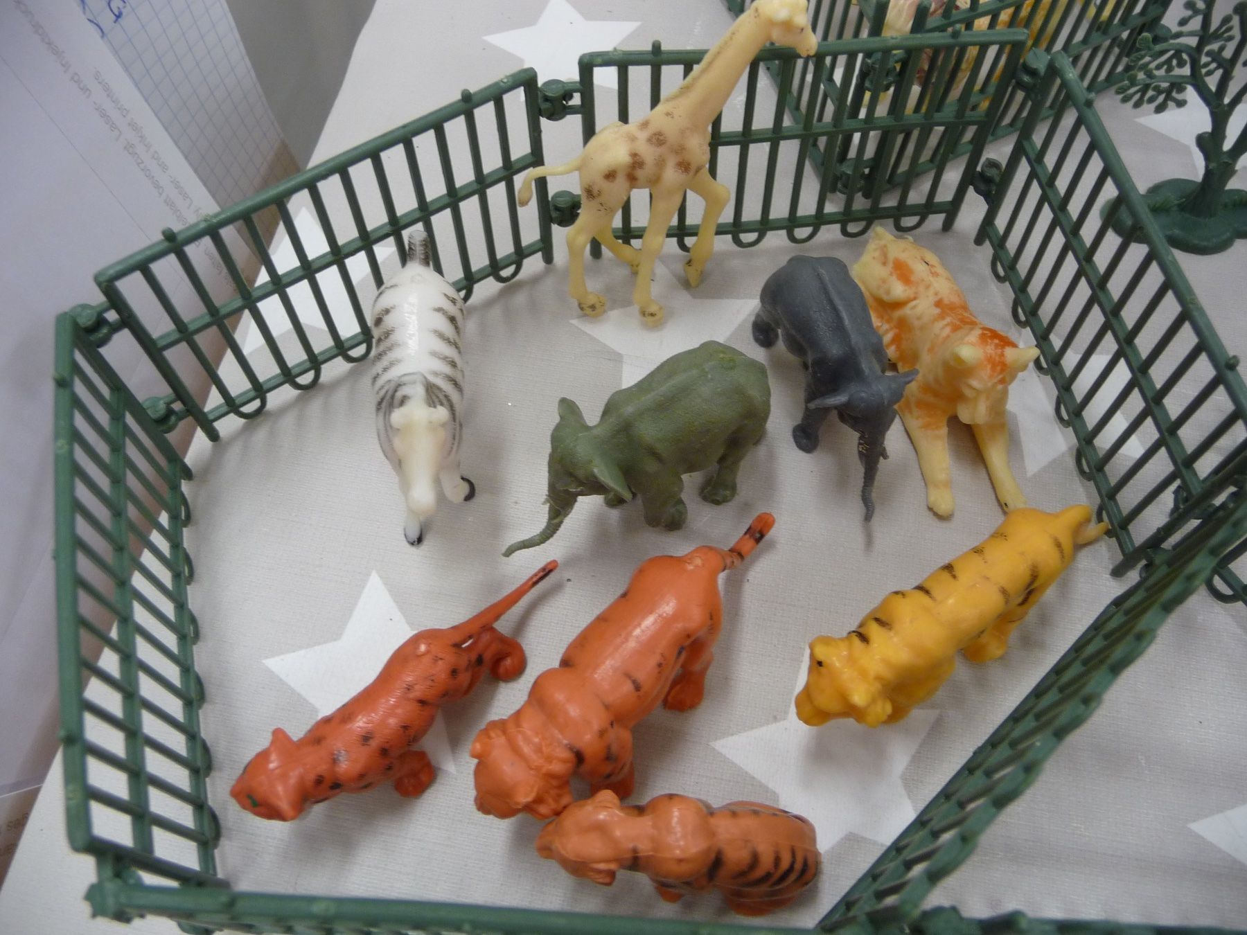 Statuette: alte Plastikfiguren evtl. Ü-Ei Figuren? – Usato da Rafz venduto da Powacaddy 2