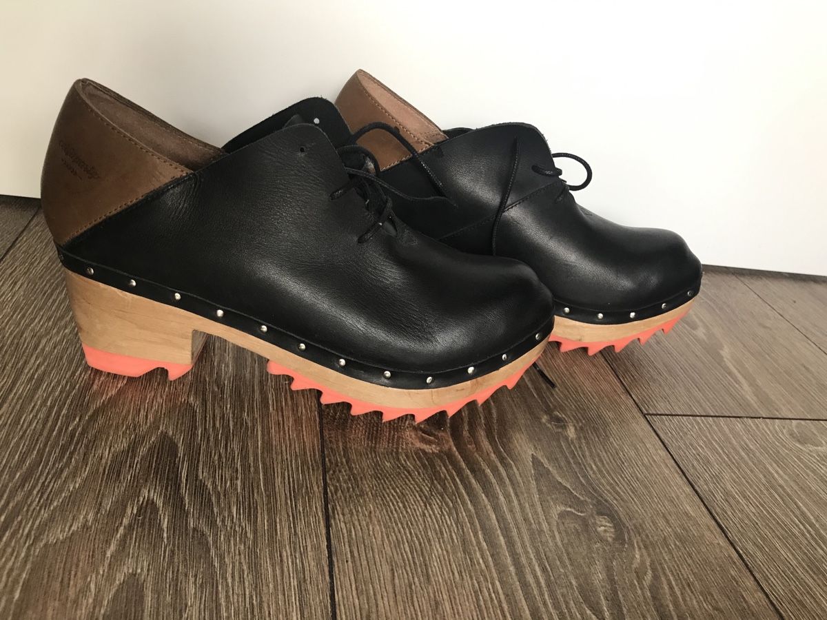 Scarpe da donna: Sabots de design cuir noir et bois, 37/38 – Usato da Grimisuat venduto da eliseba88 1