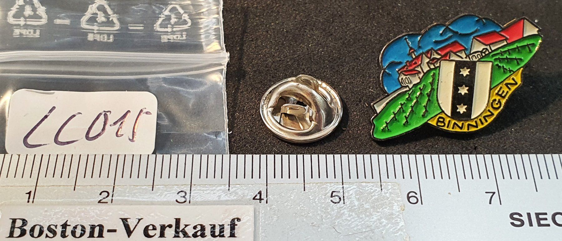 Placchette & Badge: CC015 - Pin Gemeinde Wappen Binningen  Nr. 38 – Usato da Reinach BL venduto da Boston-Verkauf 2