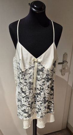 Top mit Blumenstickerei und Spitze Grösse XL