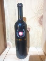 Bouteille vin rouge Helvetica Pinot Noir Suisse 2008