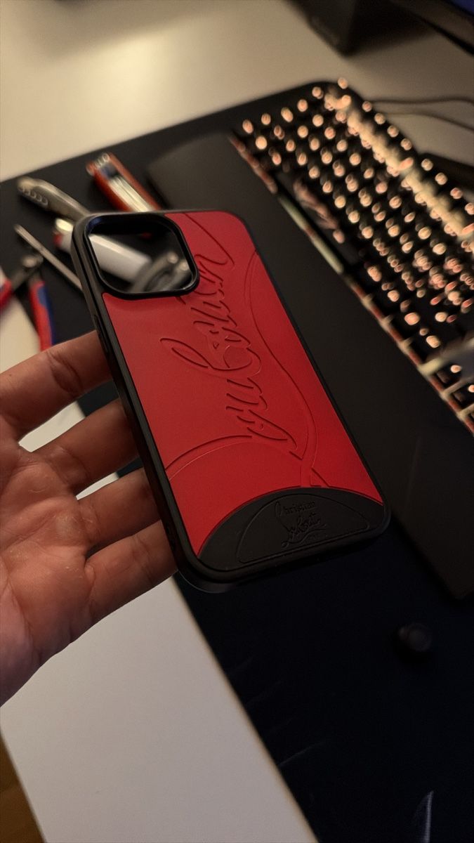 Apple Handys / Smartphones: Christian Louboutin iPhone 15 pro max – Neu (gemäss Beschreibung) aus Gränichen von vek_nd7x