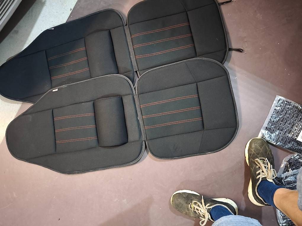 Teppiche / Matten: Auto Sitz Auflagen Universal ,neu. – Gebraucht aus Zihlschlacht von rad_vvm9