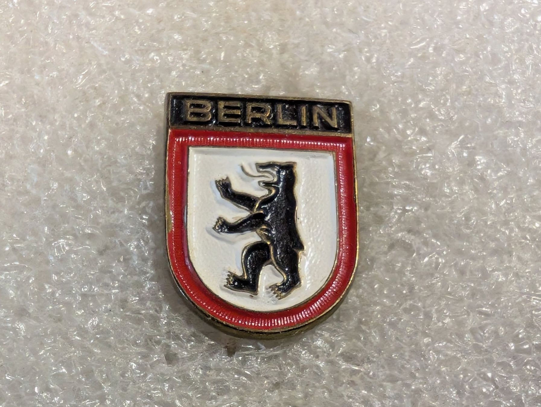 Placchette & Badge: Ansteckpin 97: Wappen Berlin – Usato da Oppligen venduto da Pin-Fall-Shop