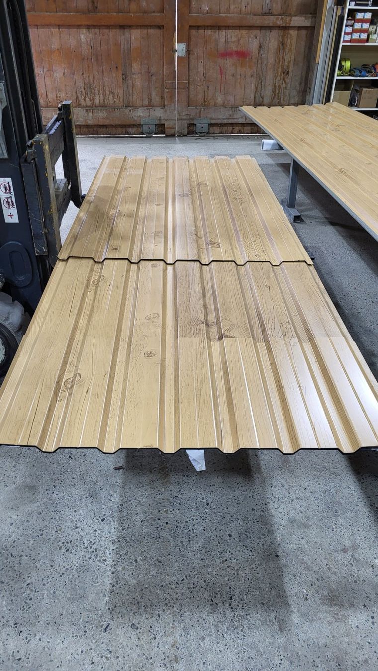 Profilati: Trapezprofilblech Restposten Holzoptik – Usato da Engwilen venduto da faehig 1