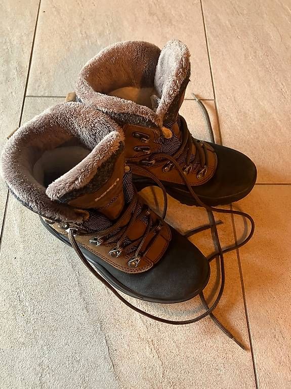 Schuhe für Jungen: Lowa Winterschuhe 33 – Gebraucht aus Reinach BL von zim_x7cn
