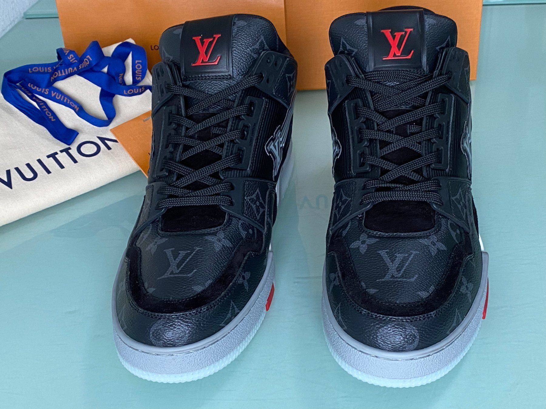 Louis Vuitton Scarpe da uomo: LOUIS VUITTON Eclipse Monogramm Leder Mid Sneakers 43.5 NEU – Nuovo e nell'imballaggio originale da Kreuzlingen venduto da kruezbiz 4