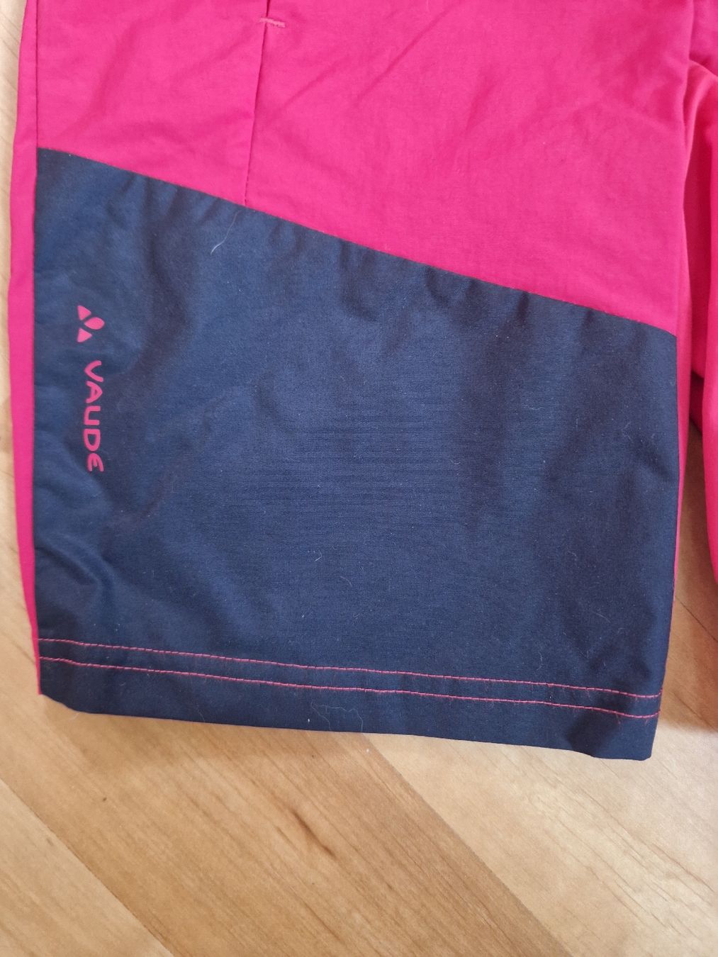 Vaude Pantaloni: Robuste Kinder Shorts Gr. 110/116, rot-schwarz – Nuovo (secondo la descrizione) da Weggis venduto da Oswadan 2
