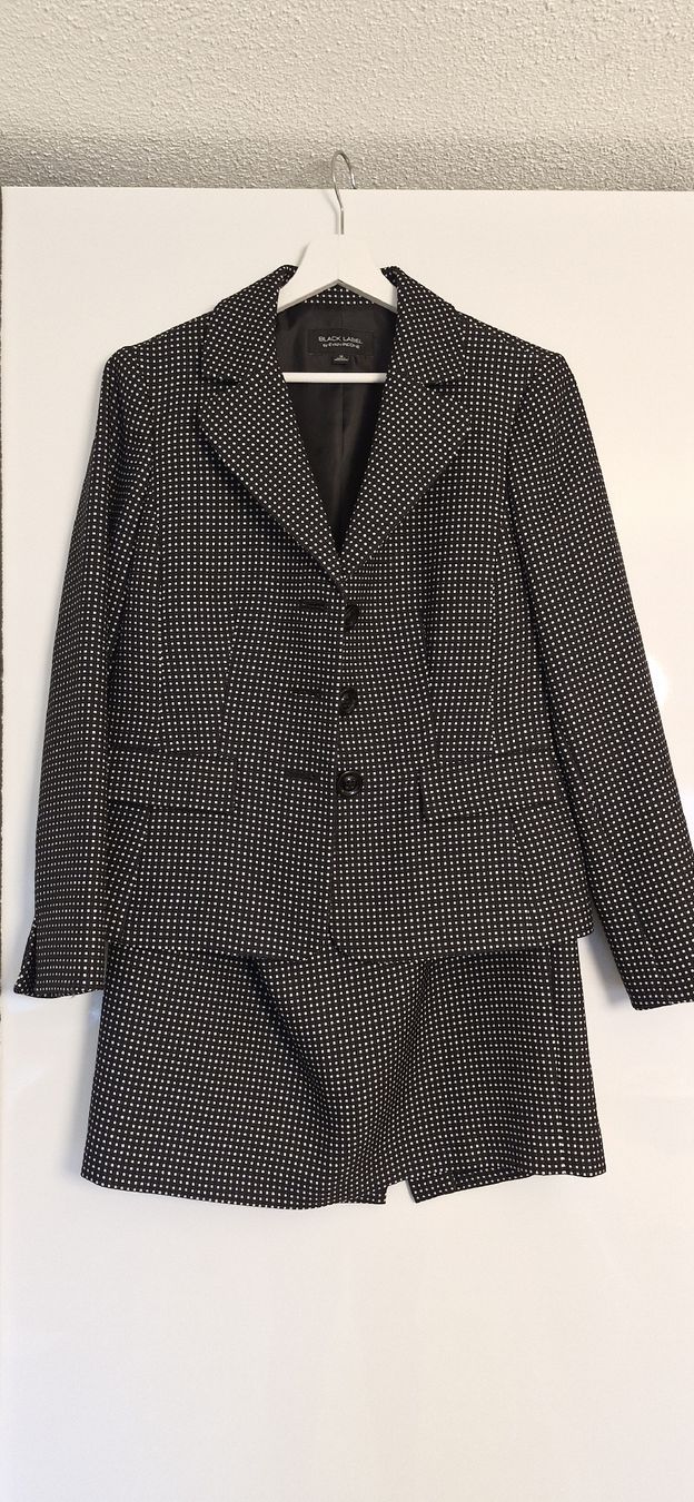 Anzüge & Kostüme: Stylish woman suit – Gebraucht aus Bonstetten von Denitza87 1