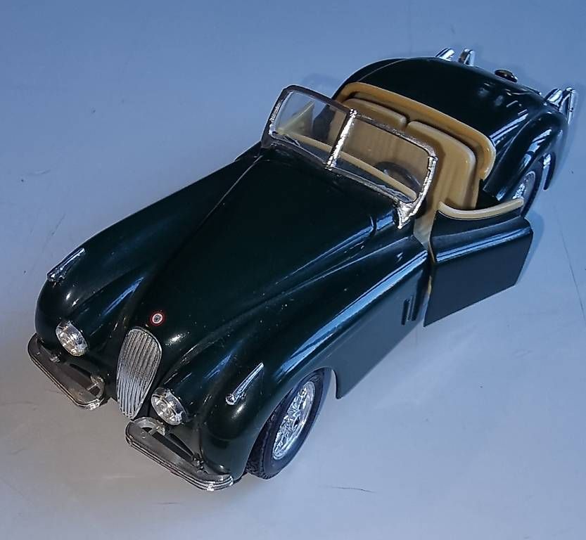 Modellini d'auto: 5 Modell Oldtimer Autos + 1 rotes Ferrari-Modell-Auto – Usato da Bern venduto da hebrima 4