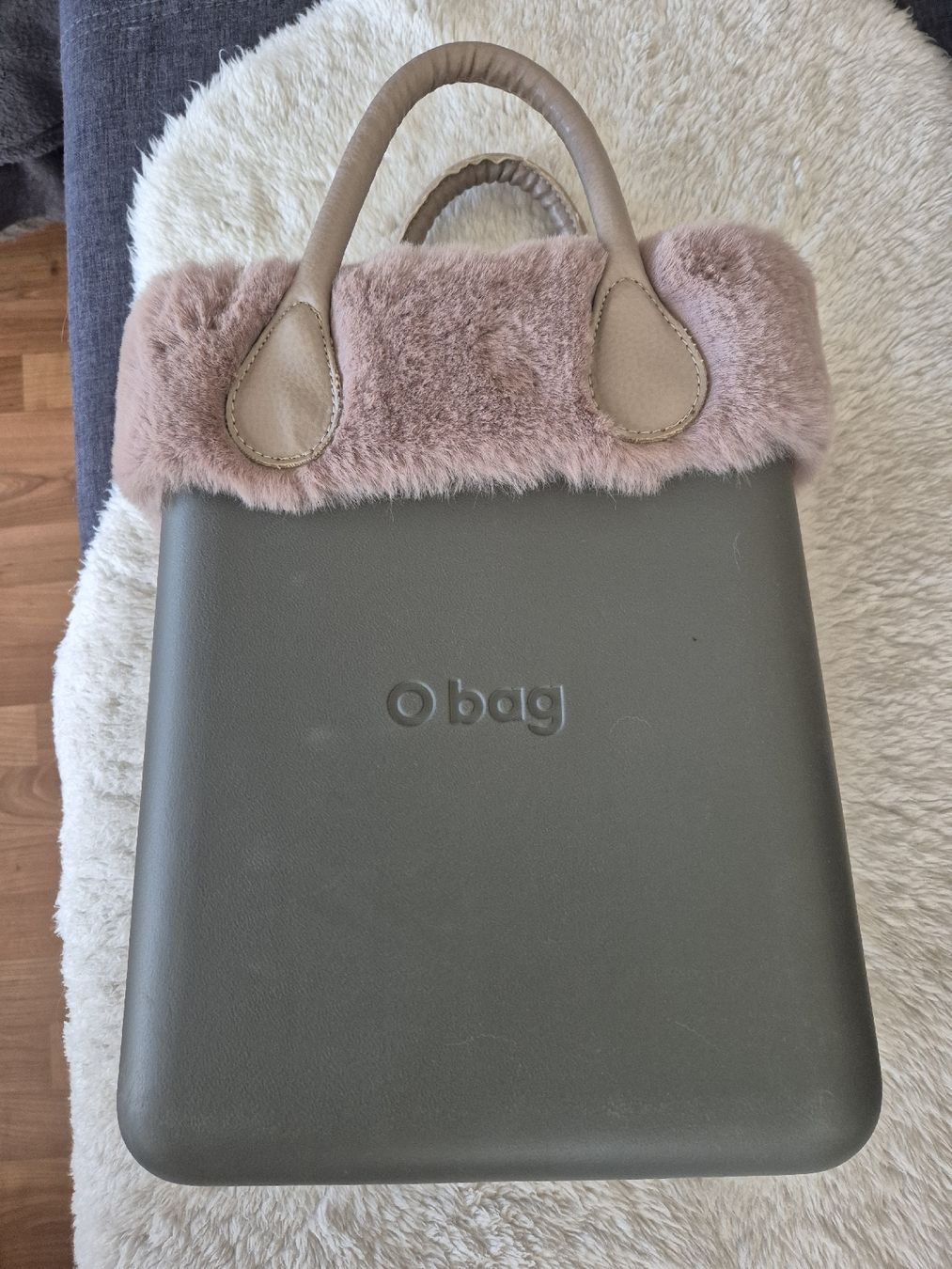 Obag Borse da donna: Handtasche von Obag, grün mit Kunstfell – Usato da Merenschwand venduto da Epc19