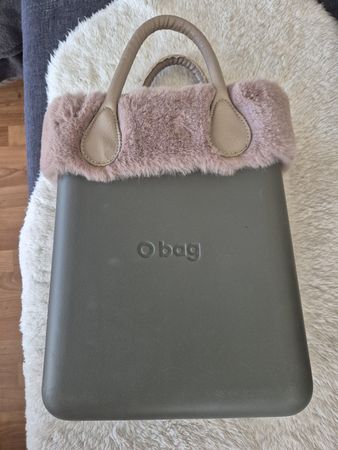 Handtasche von Obag, grün mit Kunstfell