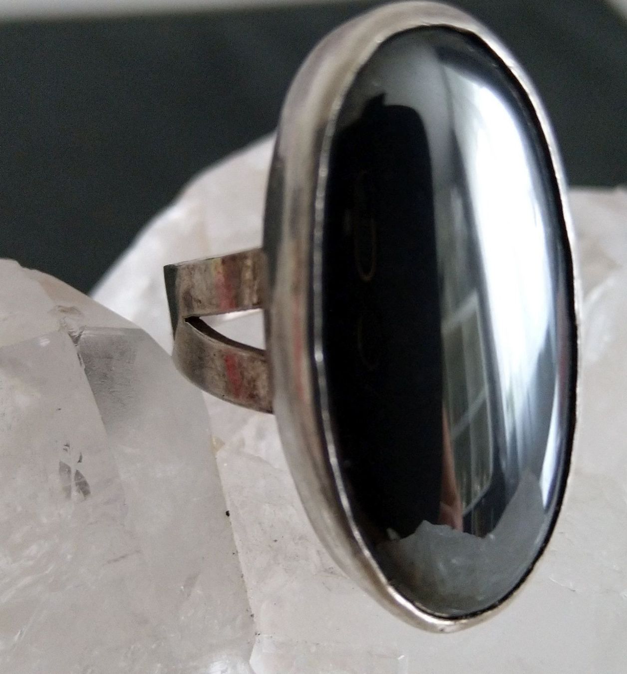 Anelli: RING MIT GROSSEM HÄMATIT IN 925 SILBER – Usato da Romanshorn venduto da Glitzer-Paradies
