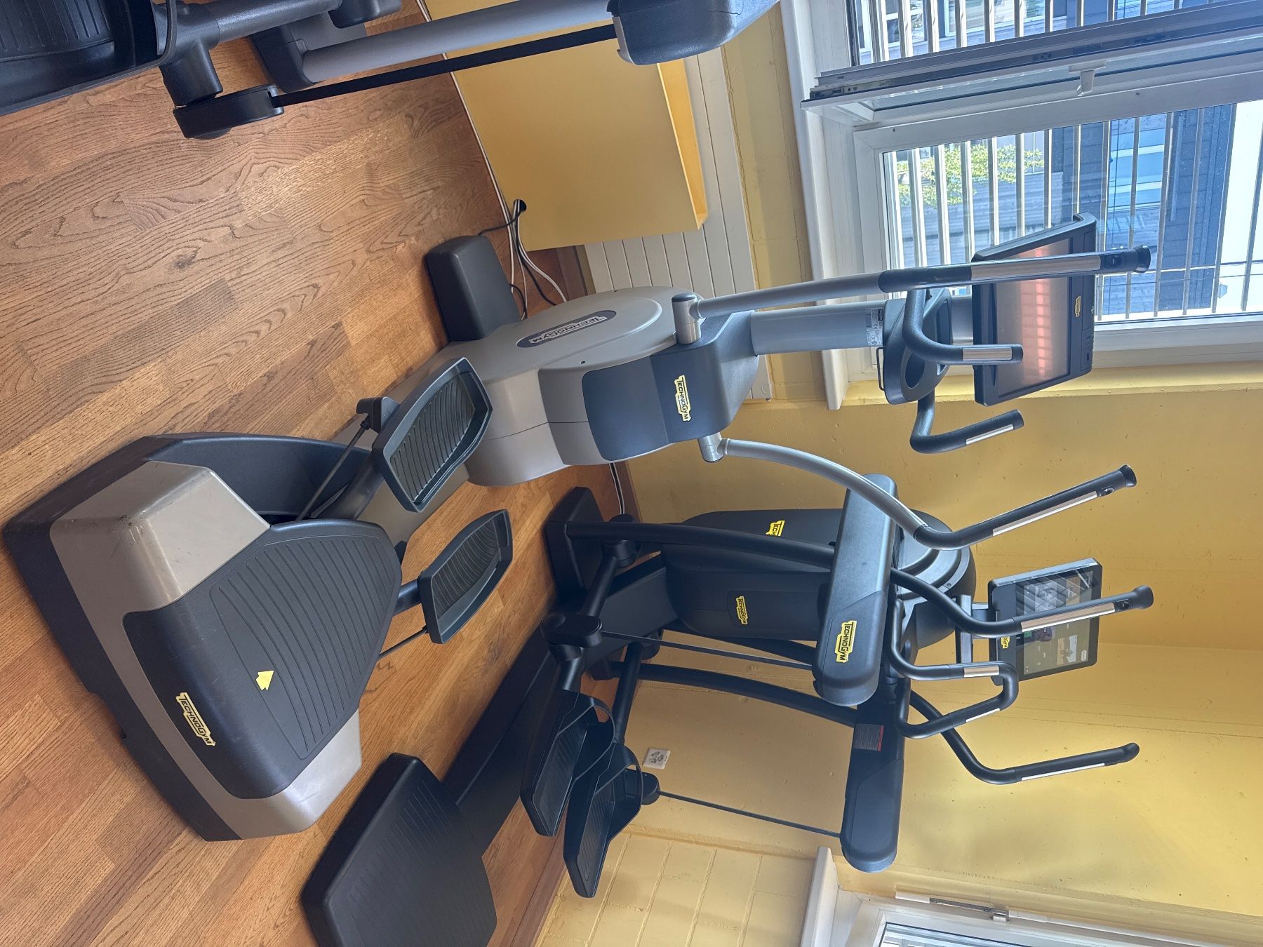 Technogym Vélos d'appartement: Technogym Crossover 700 - Crosstrainer - 500VB – D'occasion à Mettmenstetten par Nils_Gut_GZG 1