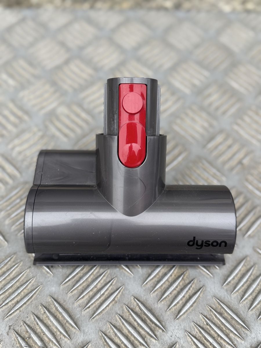 Dyson Autres articles pour la maison: Lot d’accessoires Dyson – D'occasion à Denges par tin_2fxr 3