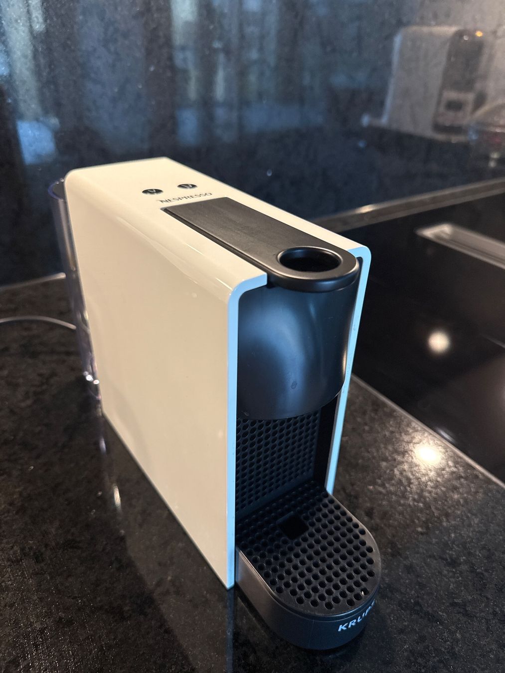 Krups Kaffeemaschinen & Espressomaschinen: Kaffeemaschine Krups Nespresso Pixie weiss gebraucht – Gebraucht aus Suhr von giu_7995 1