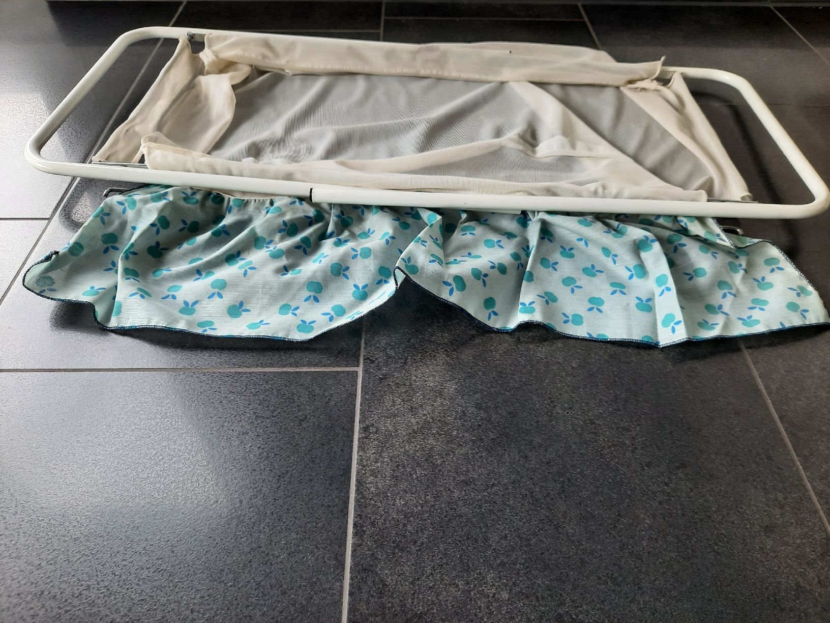 Spielzeuge: Puppenbett mit Himmel 4-teilig – Gebraucht aus Dörflingen von Palmetto 6