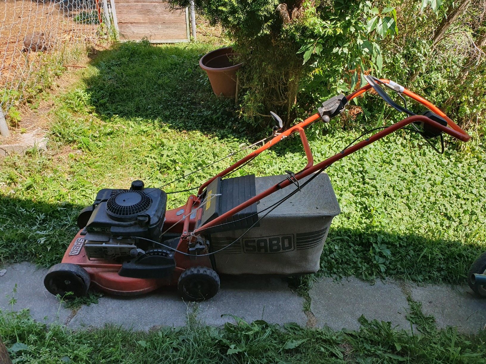 Tondeuses à gazon: Rasenmäher SABO defekt – Défectueux à Reiden par KiMih