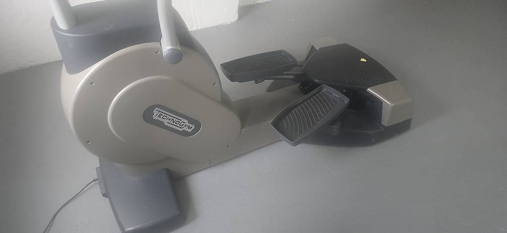 Hometrainer: Technogym Crossover 700 – Usato da Holderbank AG venduto da matthias338