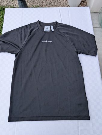 ADIDAS - NEUWERTIG T-SHIRT (GR. S)