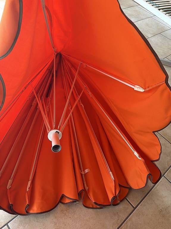 Sonnenschirme: Sonnenschirm mit passendem Metallgestell – Gebraucht aus Rudolfstetten von Mtiny 1