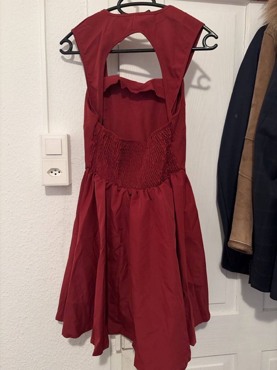 Vestiti: Kleid rot Grösse S neu – Nuovo (secondo la descrizione) da Opfershofen TG venduto da dan_nxk8 1