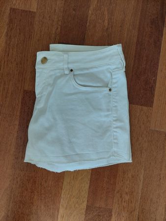 Weisse Sommer-Shorts, Grösse 34, Top Zustand für den Sommer!