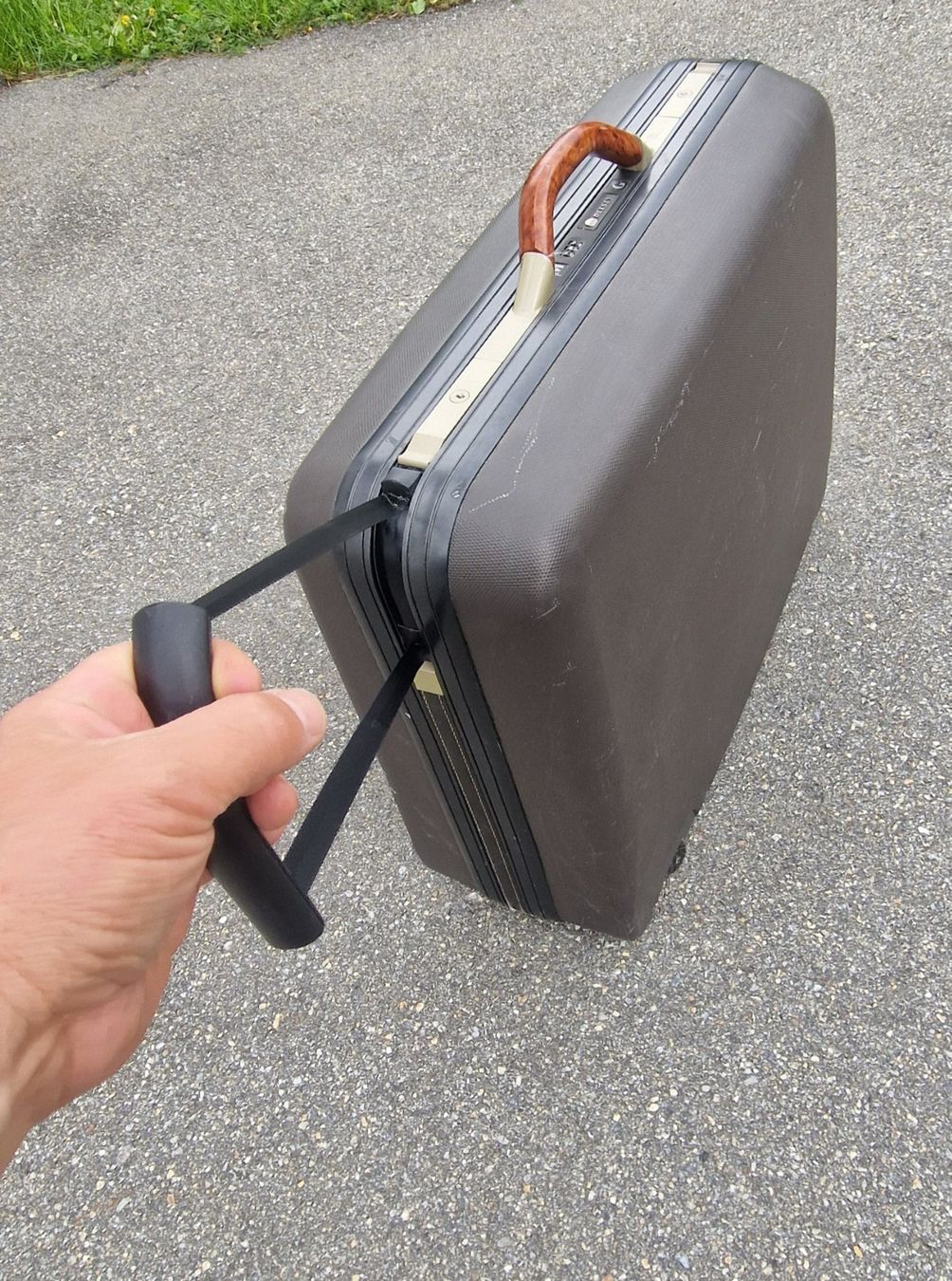 Delsey Valigie: Stabiler Delsey Rollkoffer 4 Rollen – Usato da Meilen venduto da Genswein 3