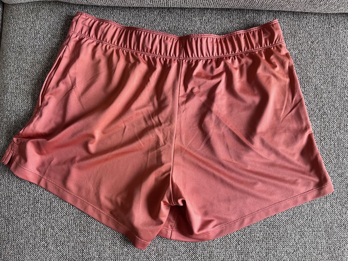 Nike Pantaloni: Nike - Damen-Shorts – Nuovo (secondo la descrizione) da Rheinfelden venduto da Storm1905 1