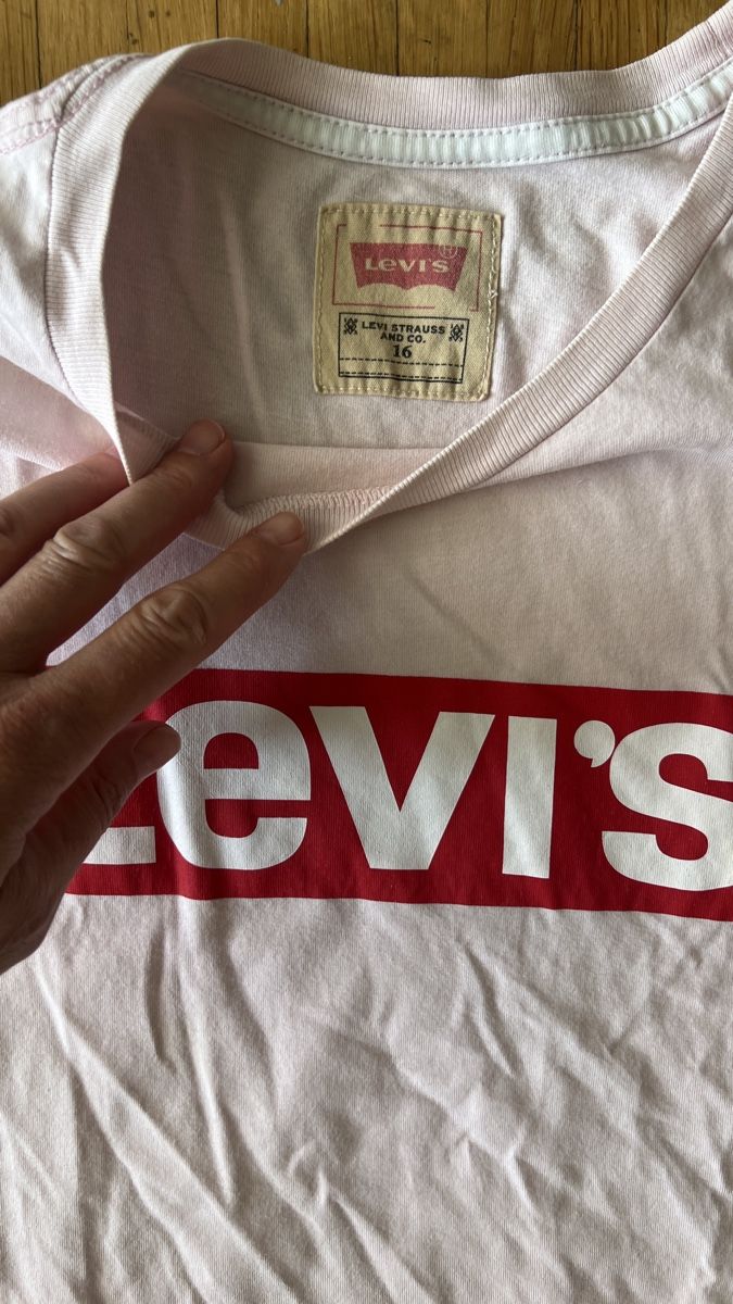 Levi's Blusen, T-Shirts & Tops: Levi‘s T-Shirt hellrosa Gr. 16 – Gebraucht aus Tagelswangen von Bomu 2