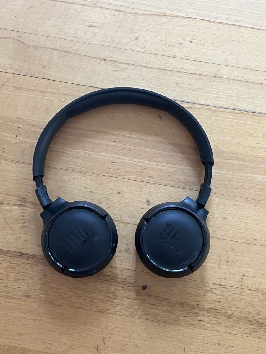 JBL Cuffie: JBL Bluetooth Kopfhörer schwarz – Usato da Bern venduto da fortuna021