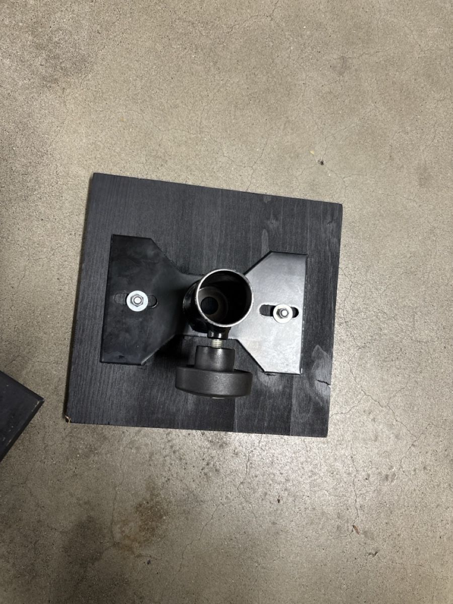 König & Meyer Supporti a parete: K&M Speaker Stand Base Platten – Usato da Zürich venduto da dieghe 1