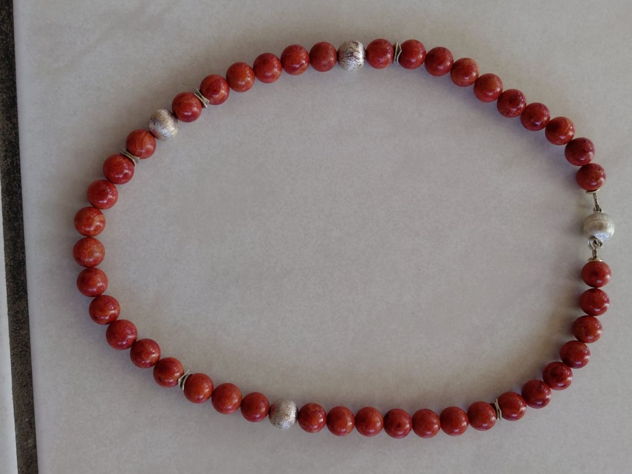 Catenine: Schaumkorallen Halskette 49cm – Nuovo e nell'imballaggio originale da Winistorf venduto da acreativ 1