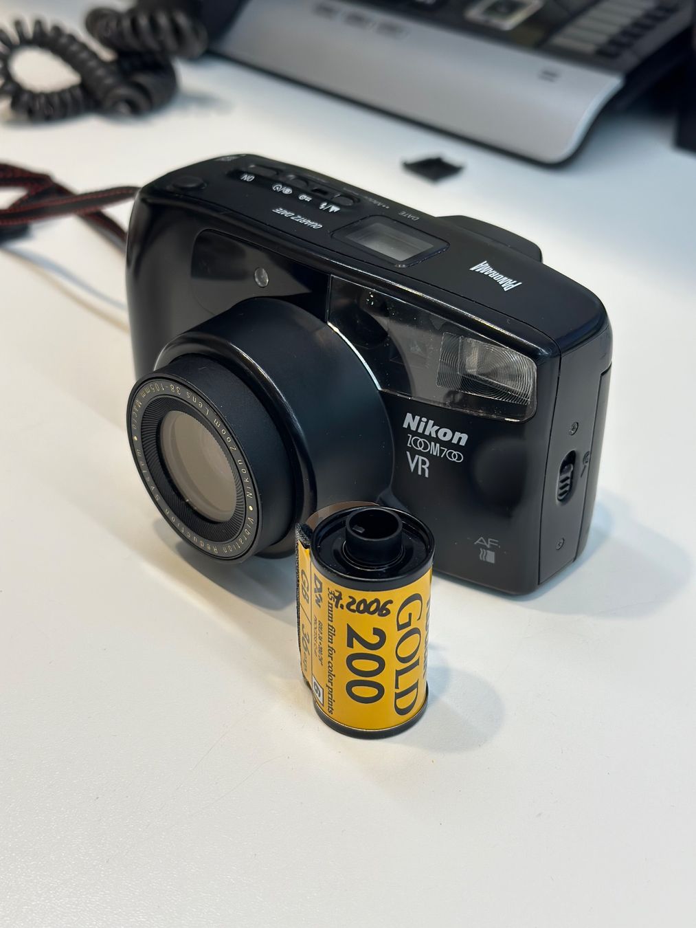Nikon Fotocamera: Analog Point & Shoot Nikon Zoom Retro Vintage – Usato da Wolfhausen venduto da Foto-Brocki